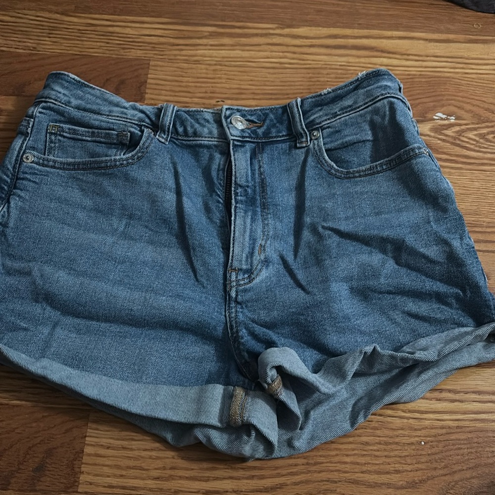 American eagle stretch mom jean shorts size 10 never worn